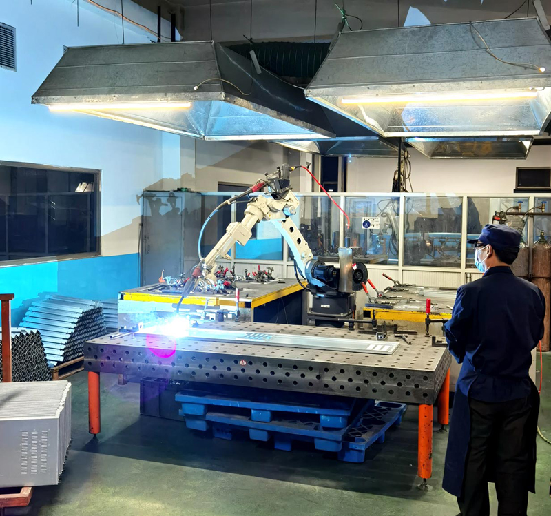 机器人焊接工作站.jpg